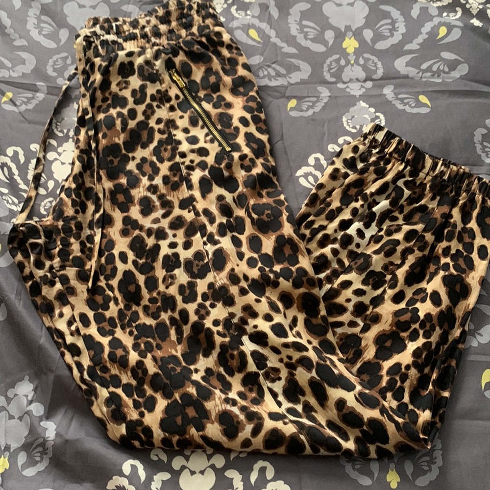 Printed Bebe pants SZ xs - like new